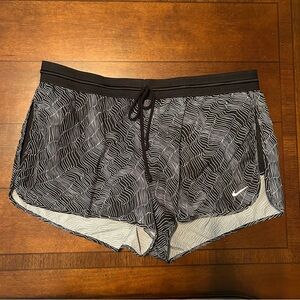 Nike Women’s Dri-Fit Black and White Graphic Print Running Shorts Size XL